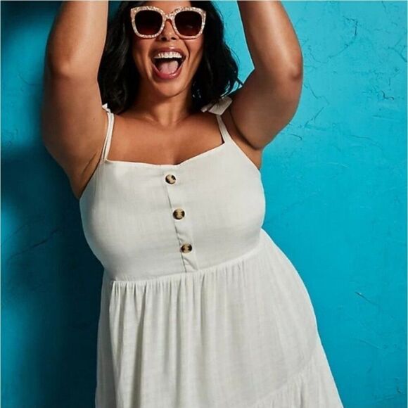 Torrid - L/12 Ivory Textured Button Tiered Shirred Hem Skater Dress. Plus size - Picture 3 of 8